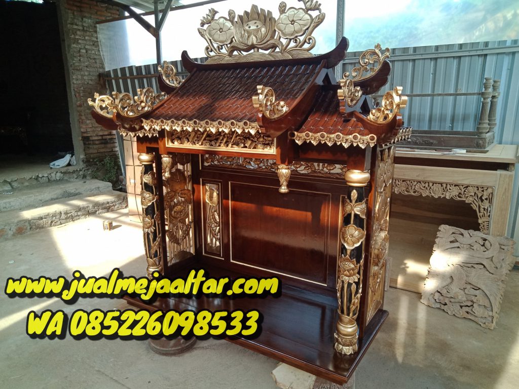 Altar Dewi Kwan Im di rumah